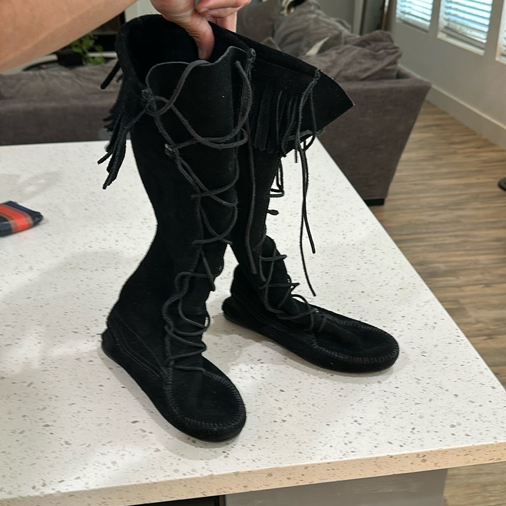 Minnetonka suede lace up moccasin